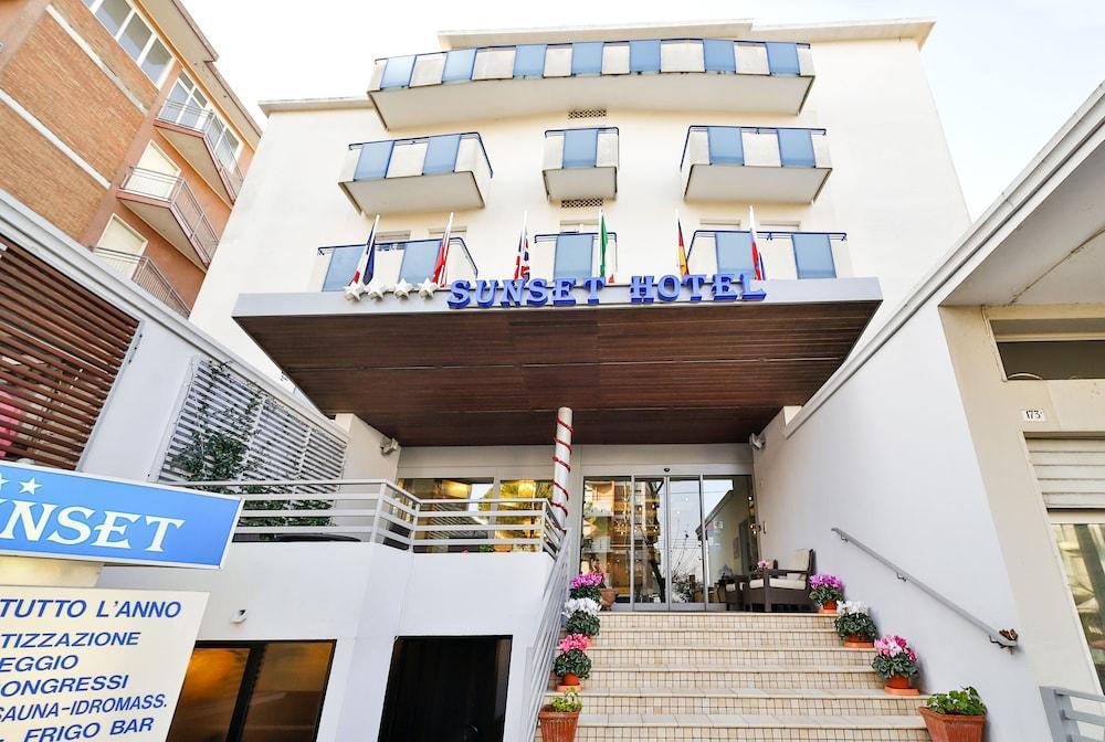 Hotel Sunset Rimini Exterior photo