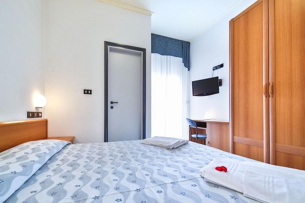 Hotel Sunset Rimini Exterior photo
