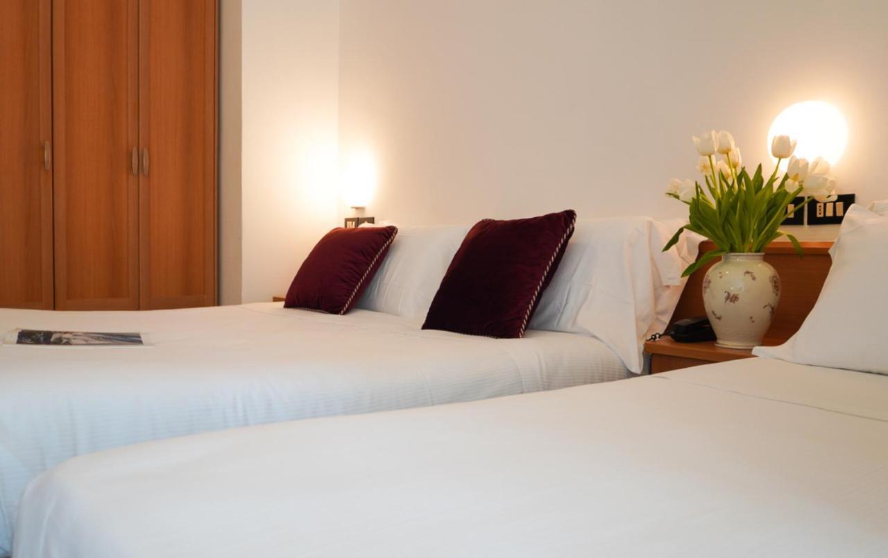 Hotel Sunset Rimini Exterior photo