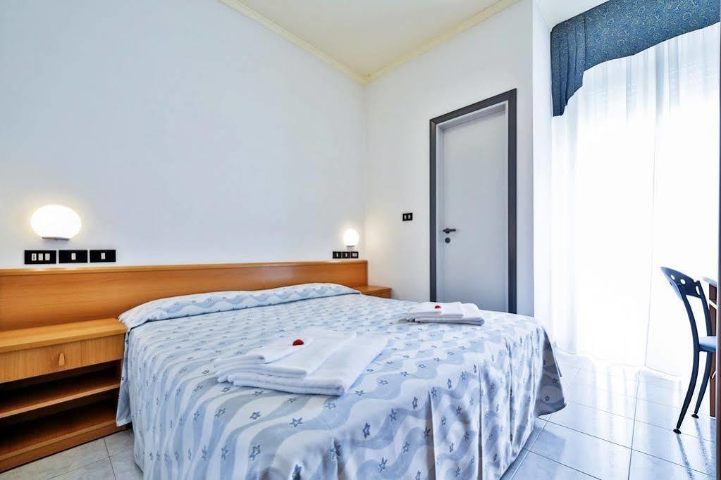 Hotel Sunset Rimini Exterior photo