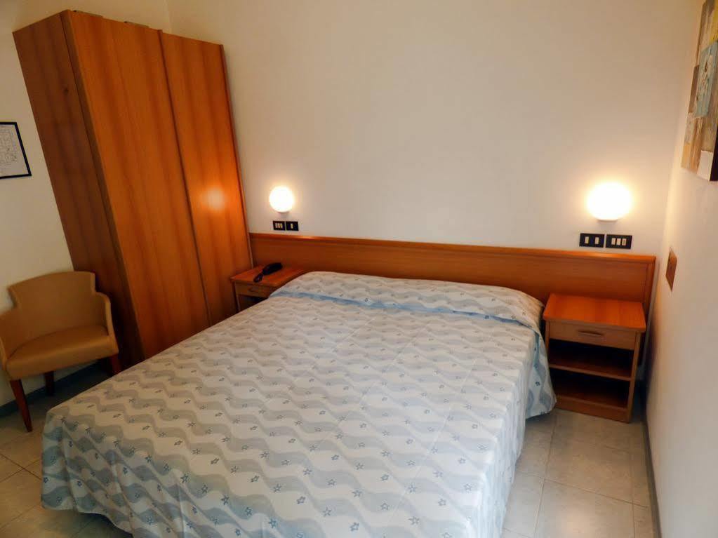 Hotel Sunset Rimini Exterior photo